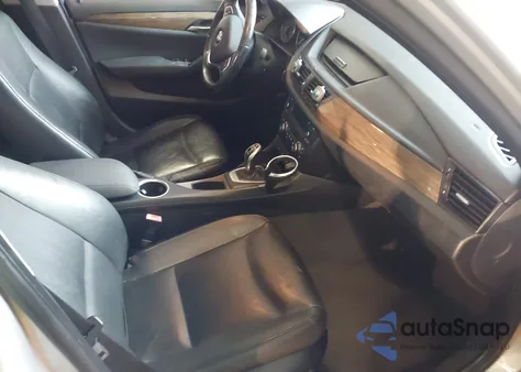 2013 BMW X1 xDrive28I z USA, uszkodzony, nr VIN WBAVL1C57DVR88314